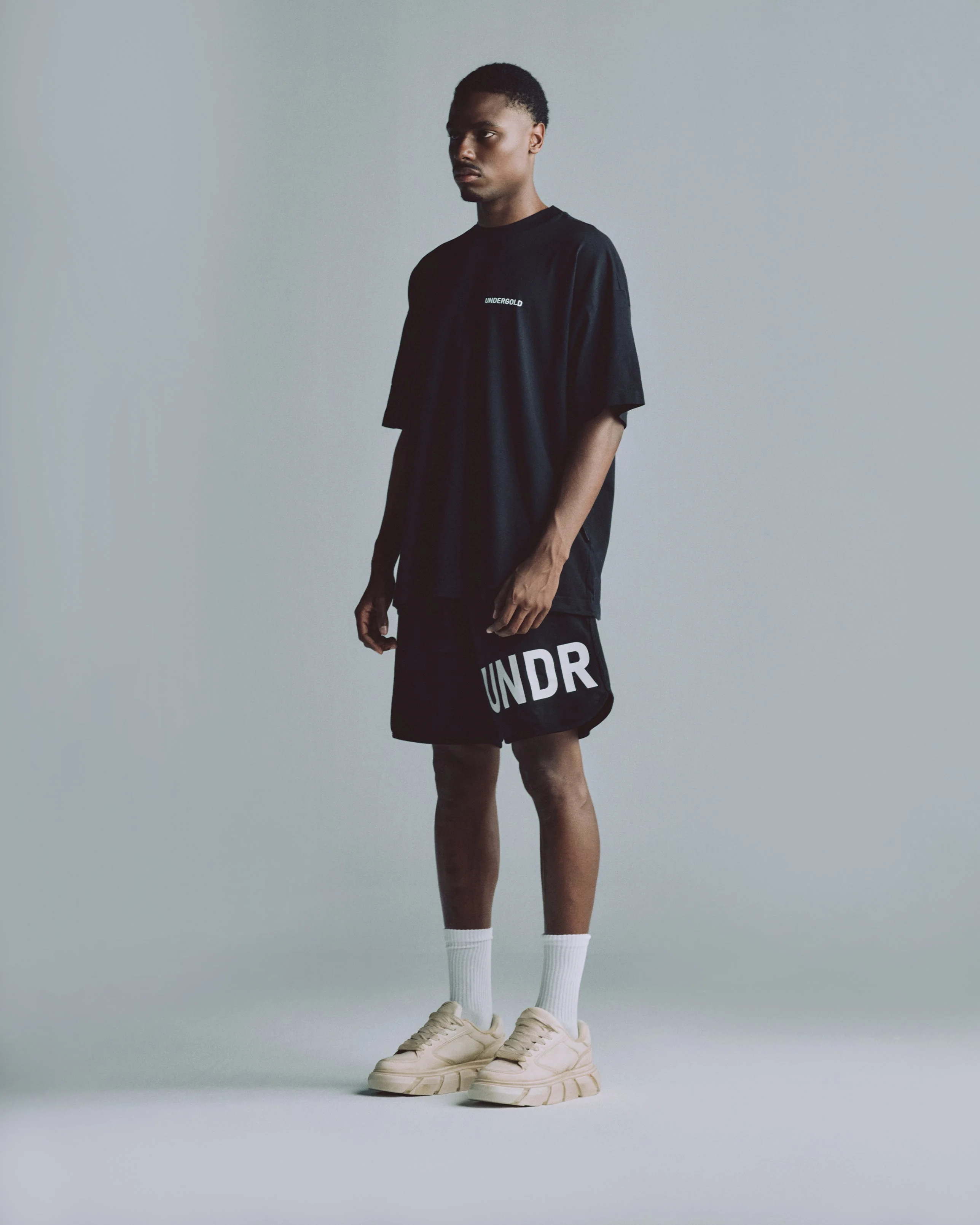 Basics Light Logo V2 T-shirt Black - Image 5
