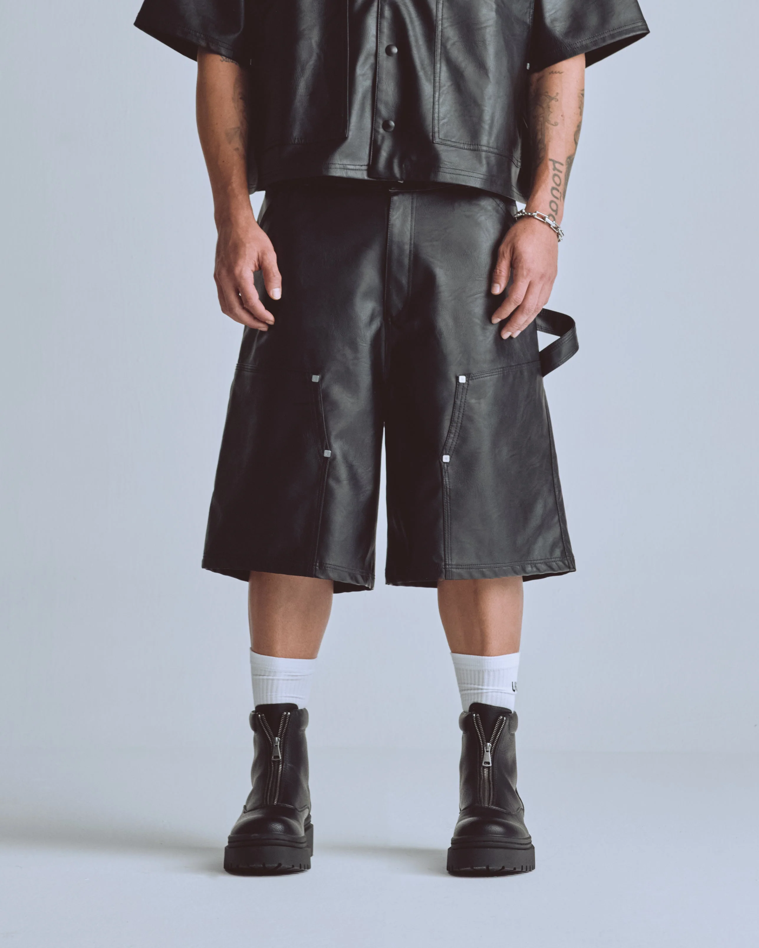 Capsule Basic Pleather Shorts Black - Image 2