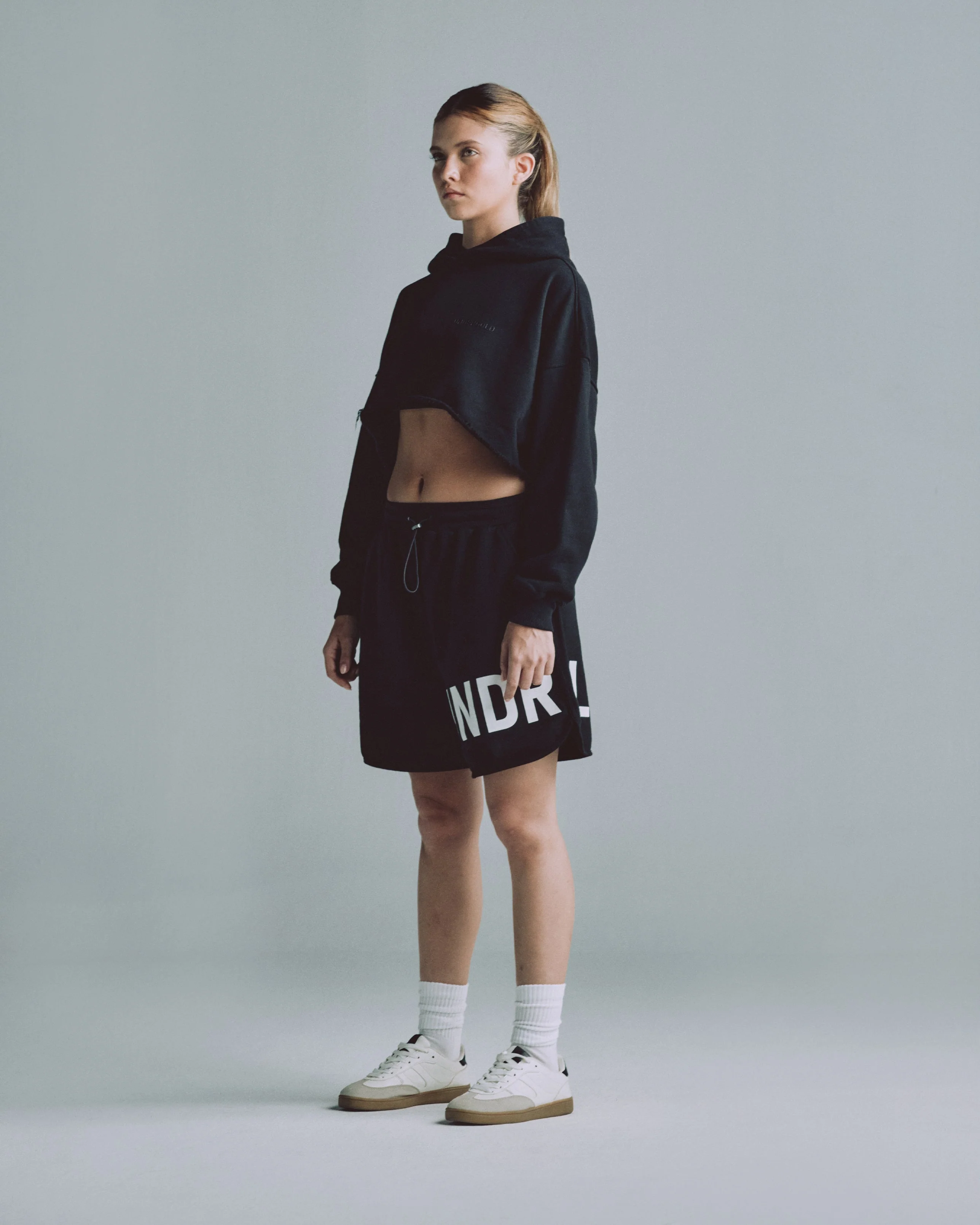 Line Logo Cropped Hoodie Black - Image 4
